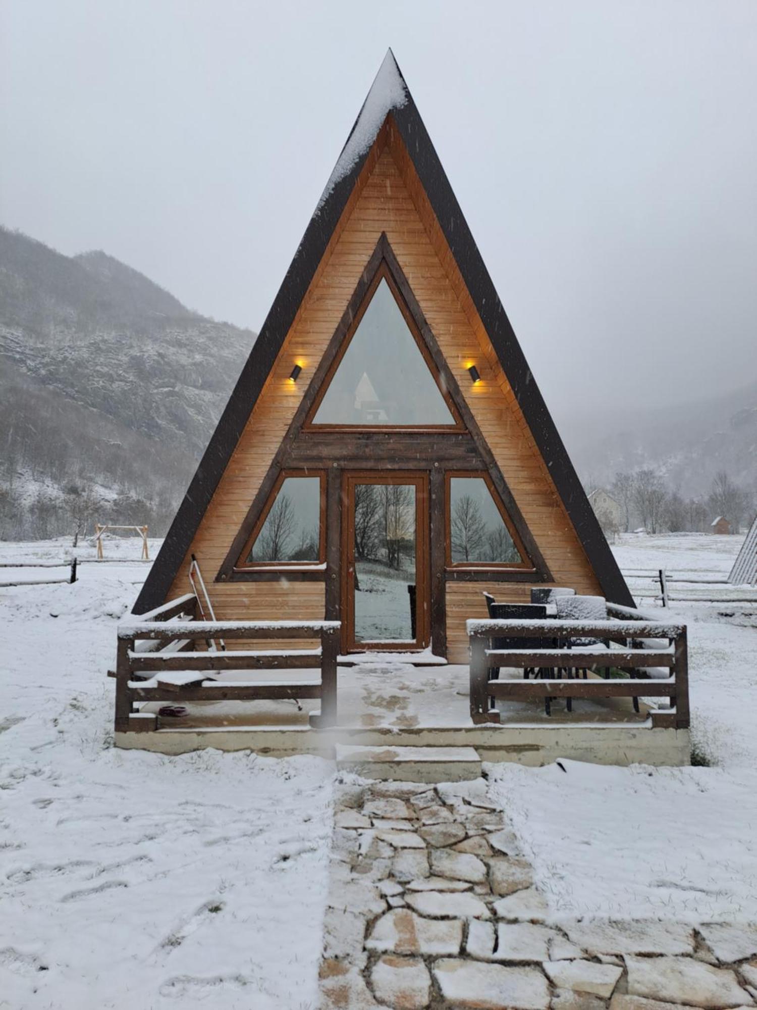Wooden Cottages Konak Savnik ภายนอก รูปภาพ